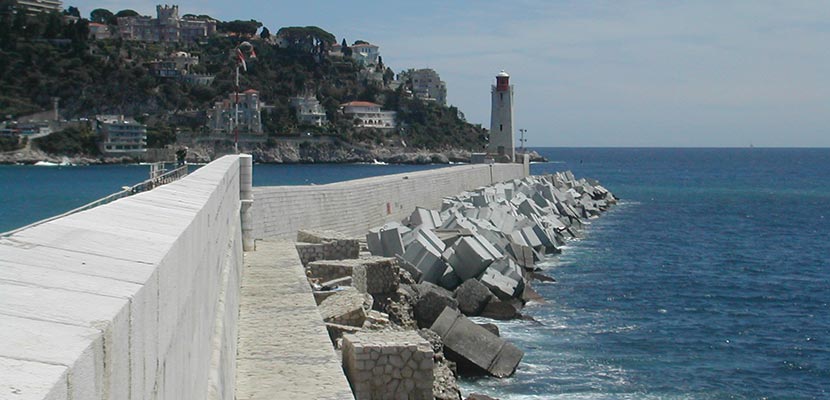 Dyke of Nice – Laying Grooved Cubic Blocks