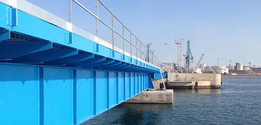 Reconstruction of the footbridges of mole 3 of the Lavera oil terminal